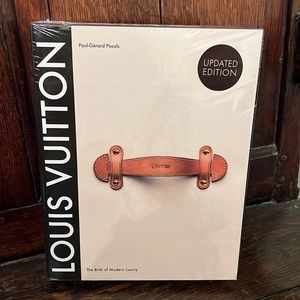 NEW LOUIS VUITTON coffee table book